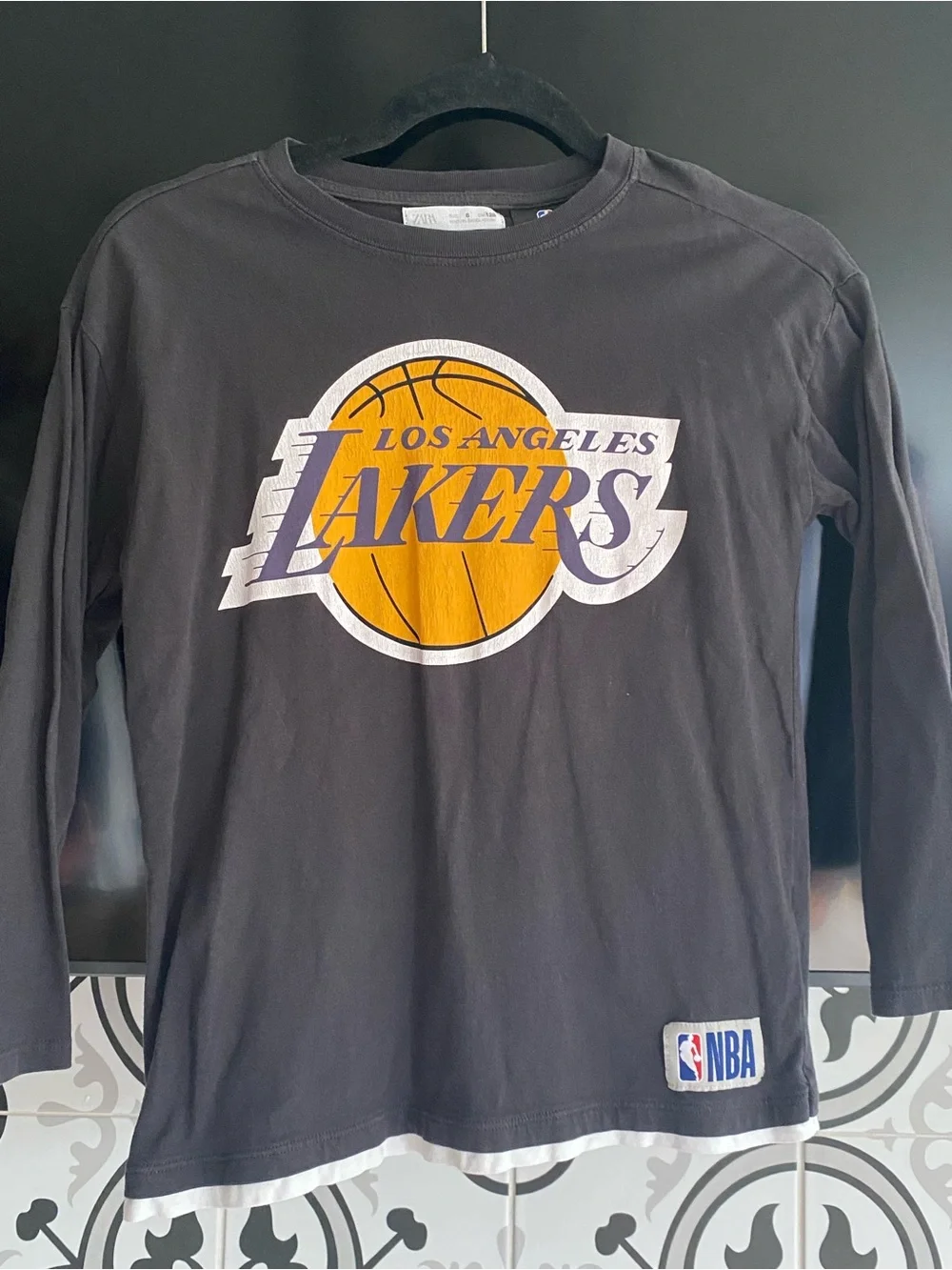 Zara Black Long-Sleeve Los Angeles Lakers Logo Tee